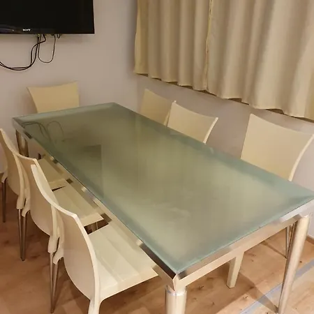 Town House Homestay *